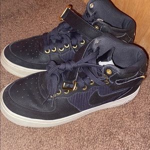 Air Force 1’s black & gold